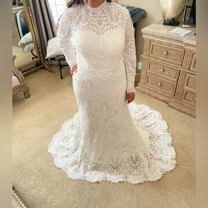Elegant White Lace Gown wedding dress
